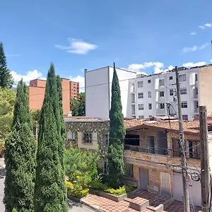 https://cmodo-apto-laureles-wifi-300mb-f-o-parking.colombiamedellinhotels.com